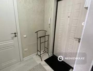 2-комнатная квартира, этаж 10 из 12, 37 м², миниатюра 10