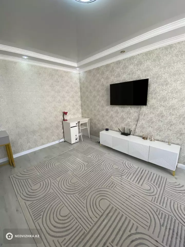 2-комнатная квартира, этаж 10 из 12, 37 м², фотография 3