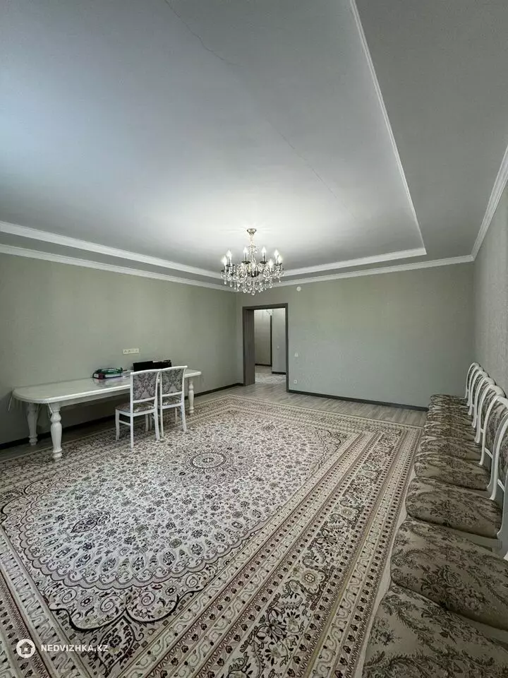 3-комнатная квартира, этаж 5 из 5, 109 м², фотография 3
