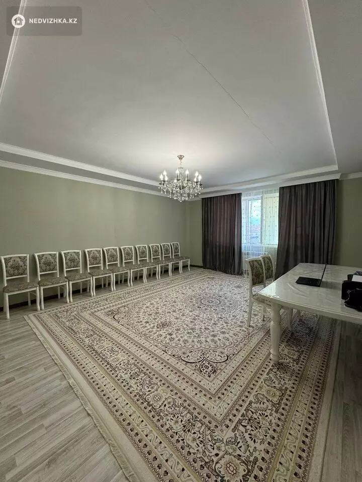 3-комнатная квартира, этаж 5 из 5, 109 м², фотография 2