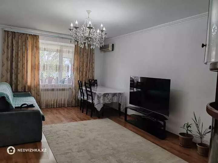 3-комнатная квартира, этаж 4 из 5, 90 м², фотография 2