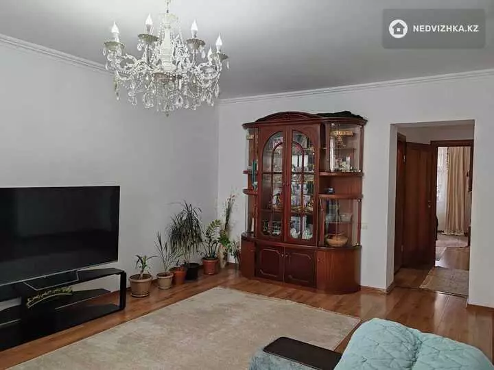 3-комнатная квартира, этаж 4 из 5, 90 м²
