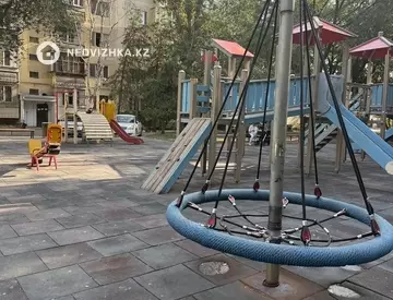 2-комнатная квартира, этаж 3 из 5, 52 м², миниатюра 1