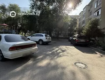 2-комнатная квартира, этаж 3 из 5, 52 м², миниатюра 2