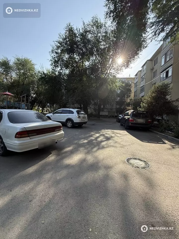 2-комнатная квартира, этаж 3 из 5, 52 м², фотография 2