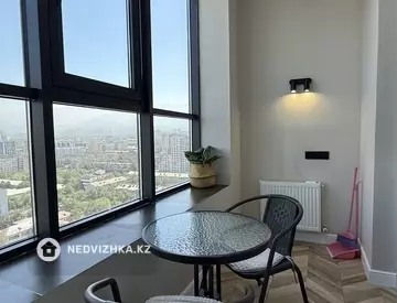 2-комнатная квартира, этаж 18 из 20, 50 м², миниатюра 2