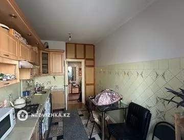 3-комнатная квартира, этаж 4 из 5, 65 м²