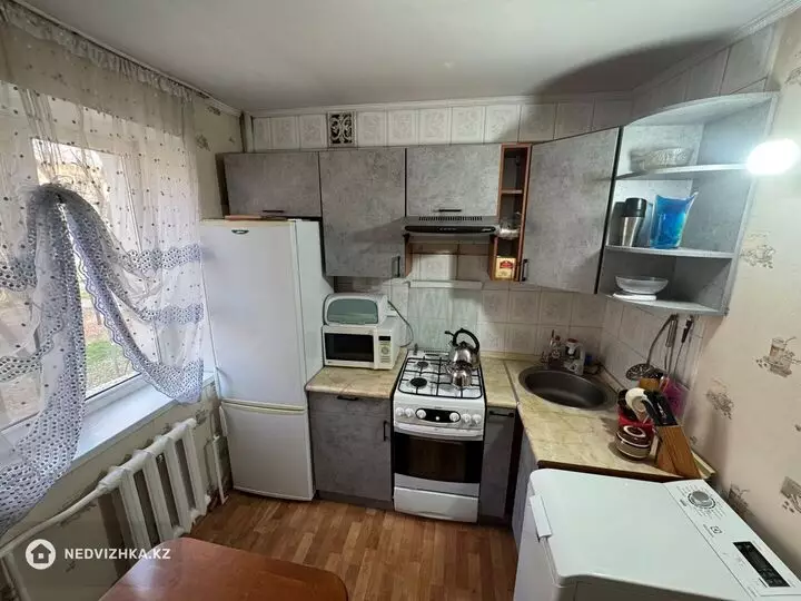 3-комнатная квартира, этаж 2 из 4, 55 м², фотография 5