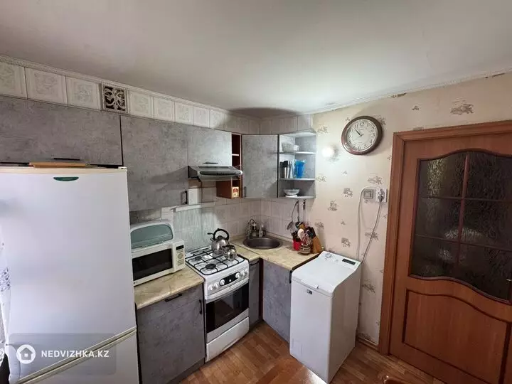 3-комнатная квартира, этаж 2 из 4, 55 м², фотография 3