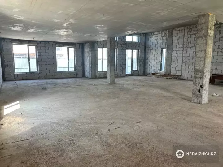 4-комнатный дом, 6 соток, 204 м²