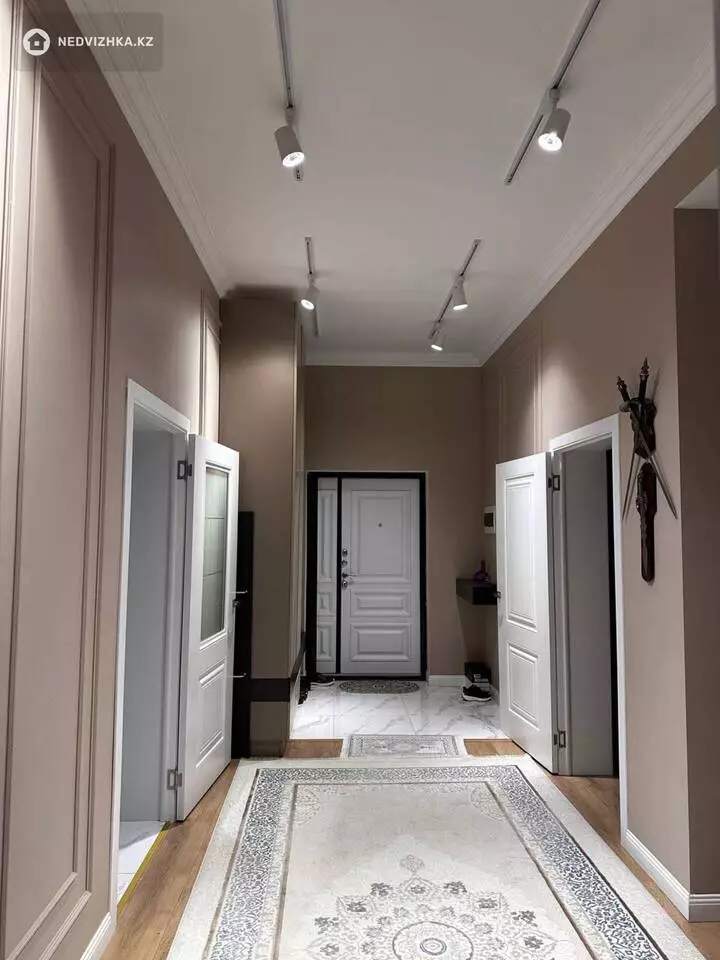 6-комнатный дом, 5 соток, 205 м², фотография 2