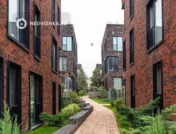 3-комнатная квартира, этаж 3 из 3, 117 м², миниатюра 3
