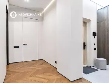 3-комнатная квартира, этаж 3 из 3, 117 м², миниатюра 2