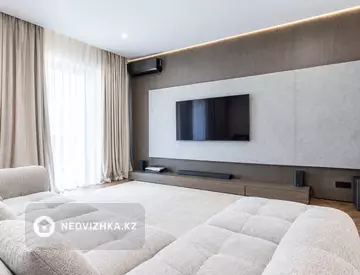 3-комнатная квартира, этаж 3 из 3, 117 м², миниатюра 1
