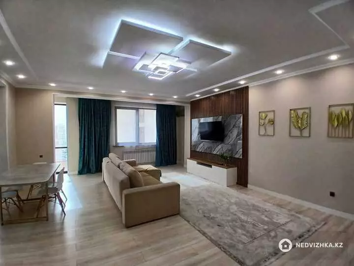 4-комнатная квартира, этаж 9 из 12, 135 м², фотография 2