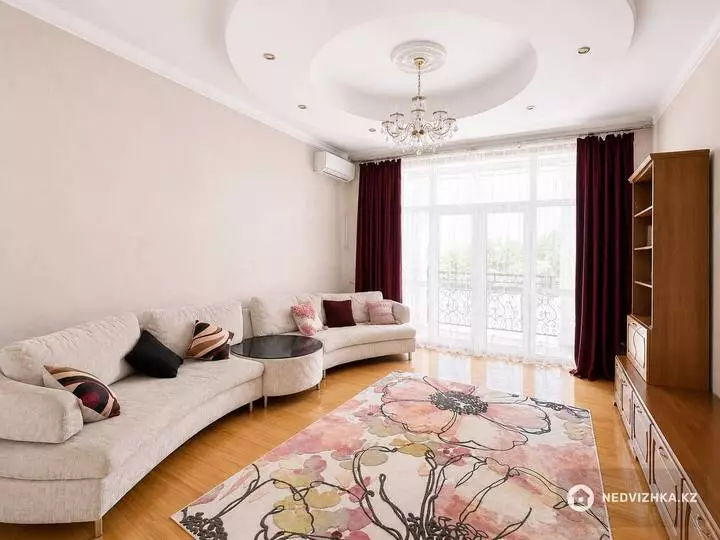 5-комнатный дом, 7 соток, 320 м²