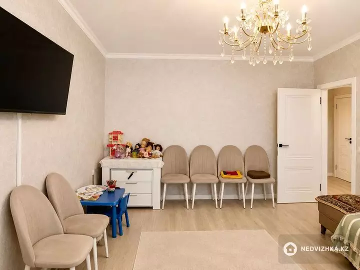 3-комнатная квартира, этаж 8 из 9, 92 м², фотография 2