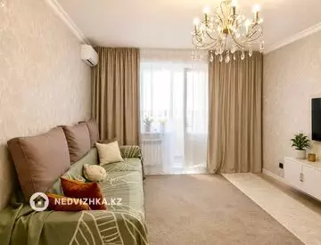 3-комнатная квартира, этаж 8 из 9, 92 м², миниатюра 1