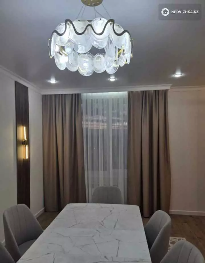 3-комнатная квартира, этаж 9 из 12, 74 м², фотография 2