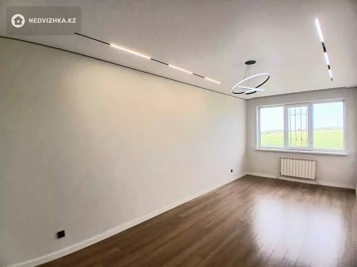 3-комнатная квартира, этаж 9 из 9, 76 м², фотография 2