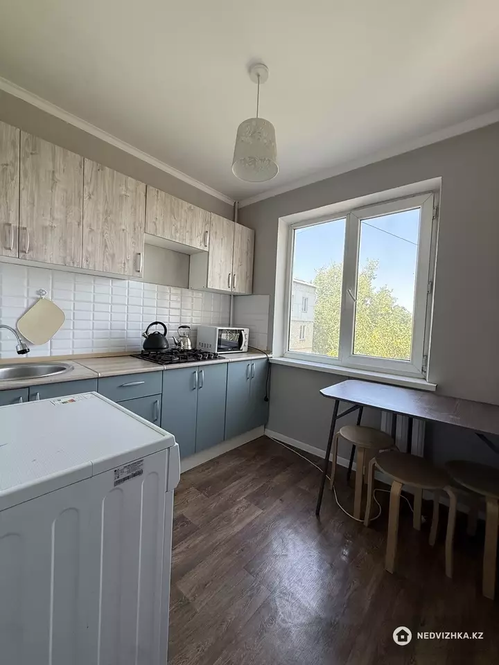 2-комнатная квартира, этаж 4 из 5, 43 м², фотография 2