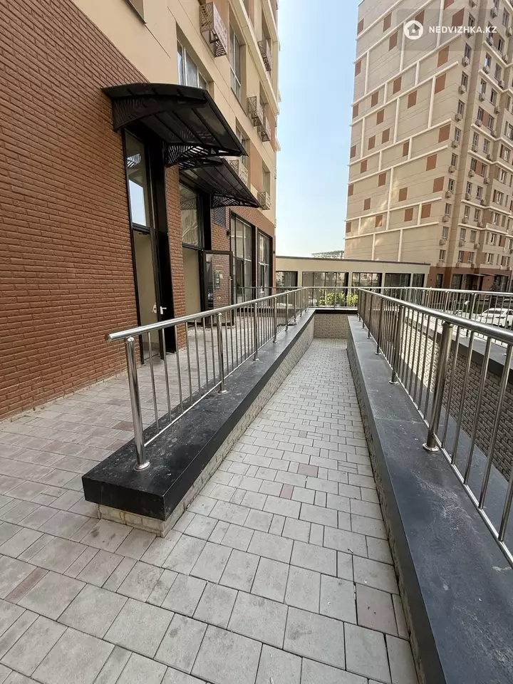 3-комнатная квартира, этаж 12 из 15, 73 м², фотография 2