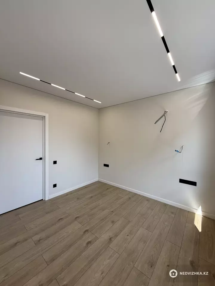 3-комнатная квартира, этаж 12 из 15, 73 м², фотография 4