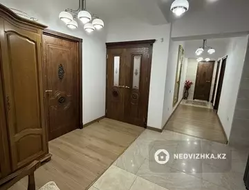 4-комнатная квартира, этаж 2 из 5, 105 м²