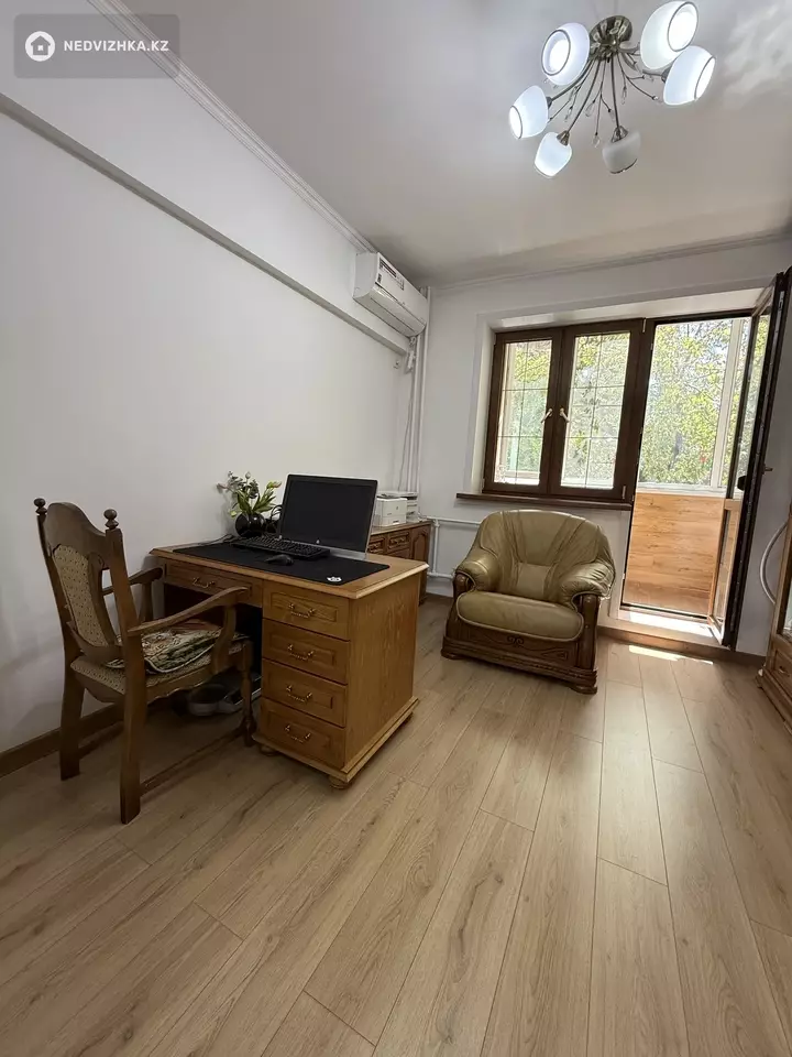 4-комнатная квартира, этаж 2 из 5, 105 м², фотография 3