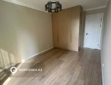 2-комнатная квартира, этаж 4 из 12, 63 м²