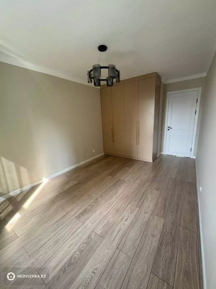2-комнатная квартира, этаж 4 из 12, 63 м², фотография 5