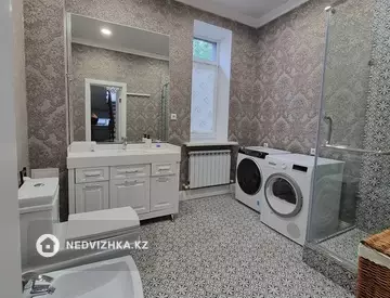4-комнатный дом, 7.5 соток, 180 м², На длительный срок
