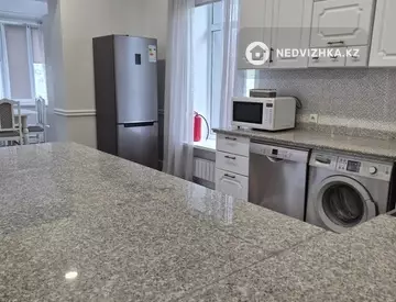 4-комнатный дом, 7.5 соток, 180 м², На длительный срок