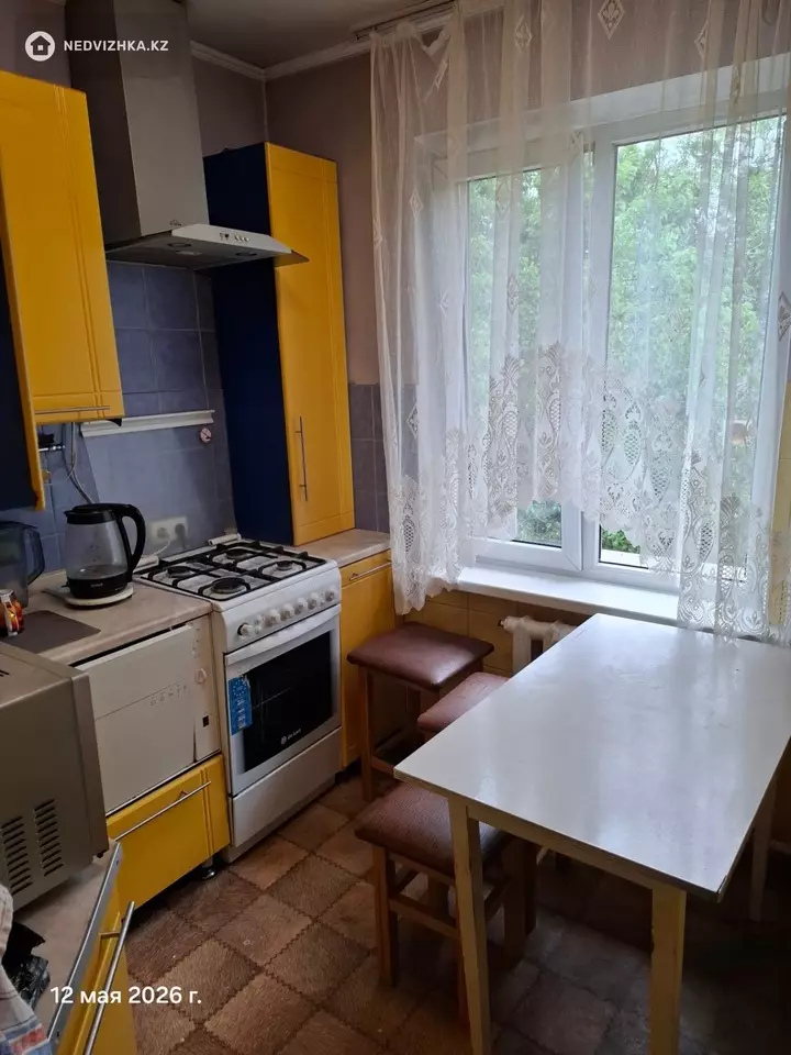 3-комнатная квартира, этаж 4 из 4, 62 м², фотография 2