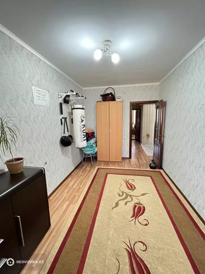 3-комнатная квартира, этаж 2 из 10, 79 м², фотография 4