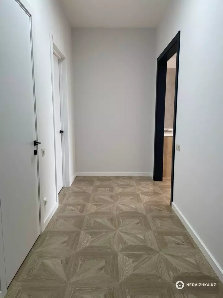 2-комнатная квартира, этаж 11 из 12, 64 м², фотография 2