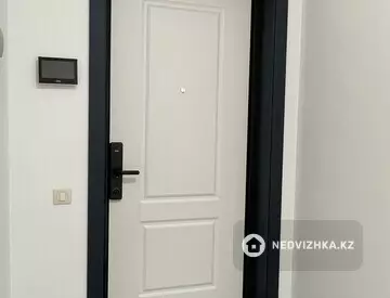 2-комнатная квартира, этаж 11 из 12, 64 м², миниатюра 1