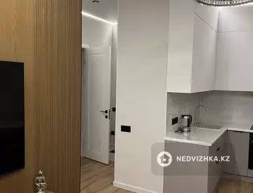 2-комнатная квартира, этаж 3 из 15, 41 м², миниатюра 2