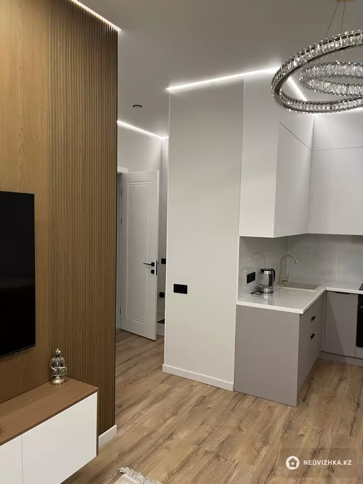 2-комнатная квартира, этаж 3 из 15, 41 м², фотография 2