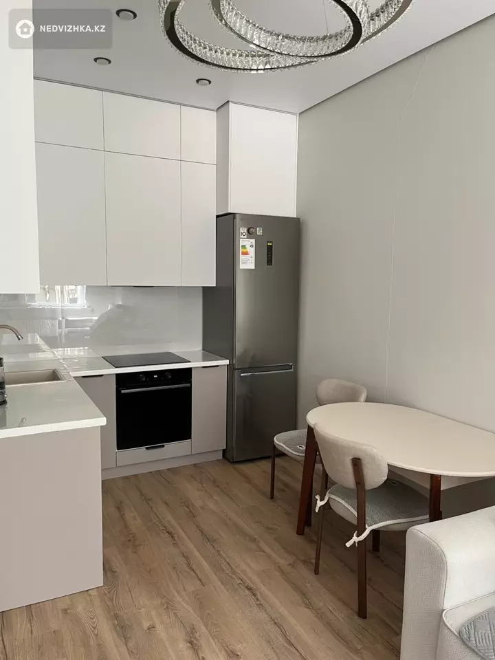 2-комнатная квартира, этаж 3 из 15, 41 м², фотография 3