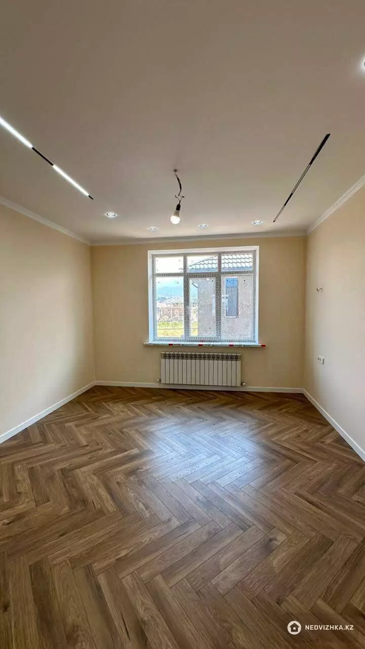 9-комнатный дом, 5 соток, 291 м², фотография 2