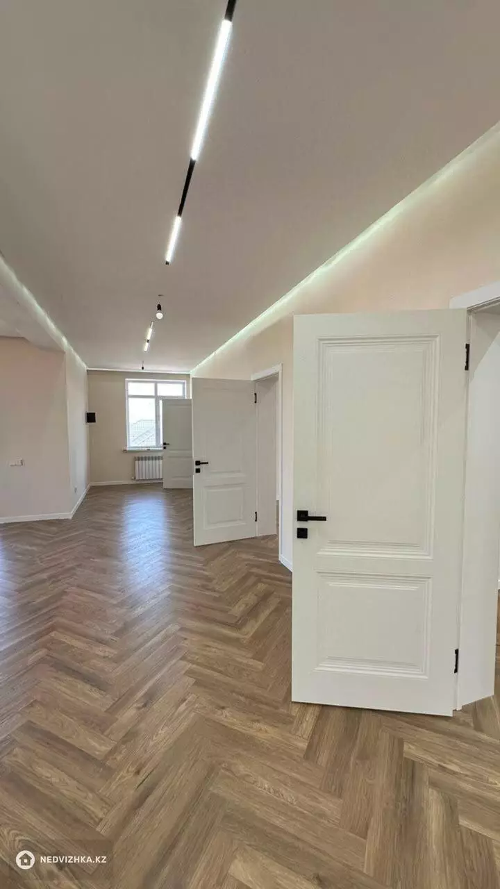 9-комнатный дом, 5 соток, 291 м², фотография 4