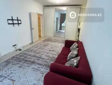 3-комнатная квартира, этаж 5 из 12, 70 м², На длительный срок, миниатюра 2