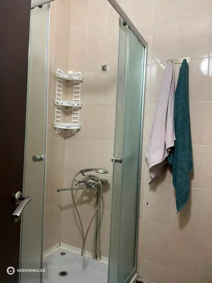 1-комнатная квартира, этаж 10 из 10, 33 м², Посуточно, фотография 5