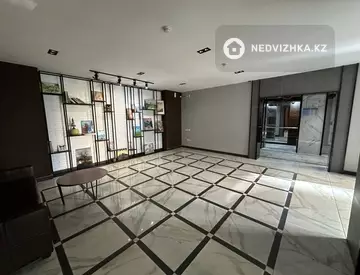 2-комнатная квартира, этаж 4 из 12, 72 м², миниатюра 1