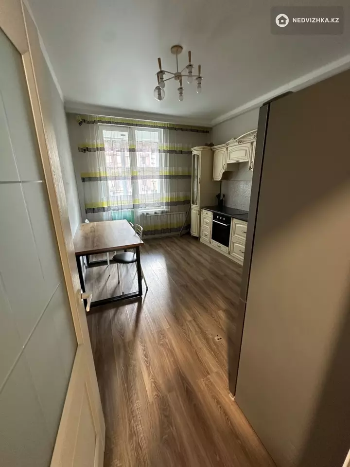 2-комнатная квартира, этаж 4 из 12, 72 м², фотография 3