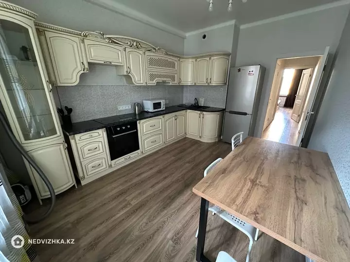 2-комнатная квартира, этаж 4 из 12, 72 м², фотография 2