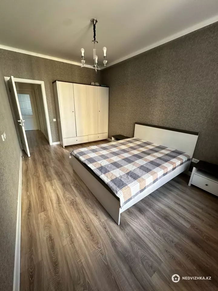 2-комнатная квартира, этаж 4 из 12, 72 м², фотография 5