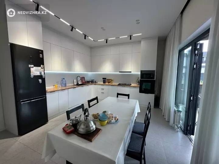 4-комнатный дом, 6 соток, 180 м²