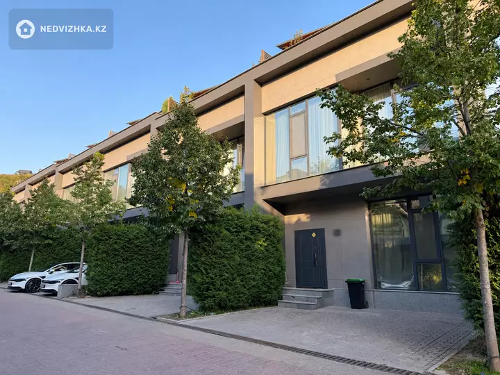 5-комнатный дом, 2.5 соток, 228 м²